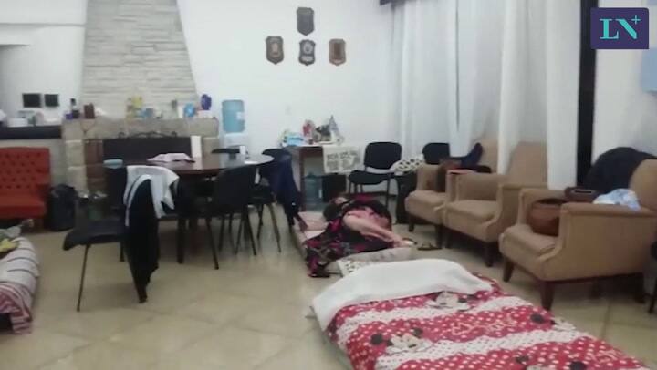 La vigilia de los familiares que pernoctan en la Base Naval