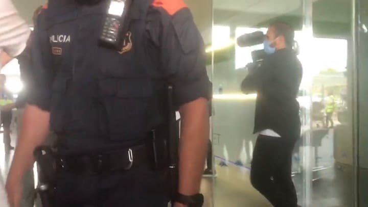 La reacción de Ciro Messi ante los gritos de los hinchas en Barcelona