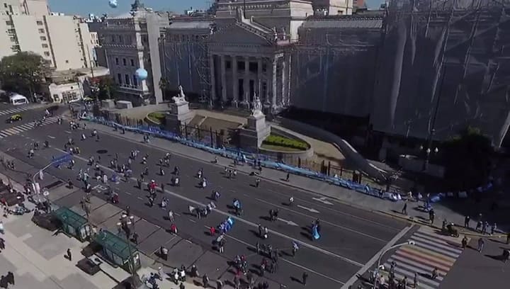 Imágenes del banderazo - Crédito: Ricardo Pristupluk