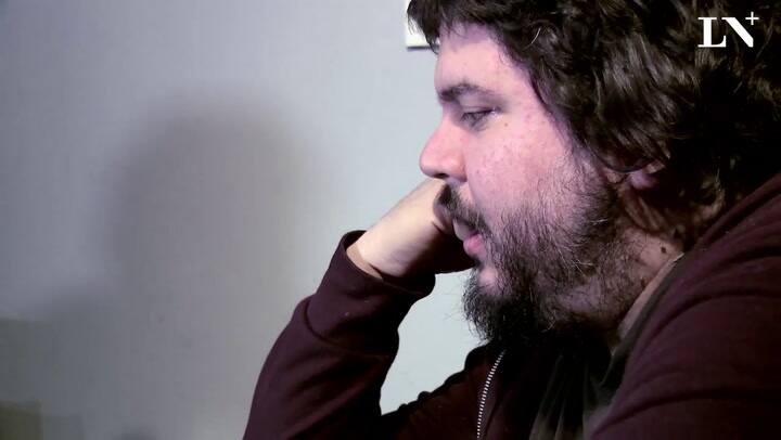 Él mató a un policía motorizado, de la experiencia casera a la música profesional