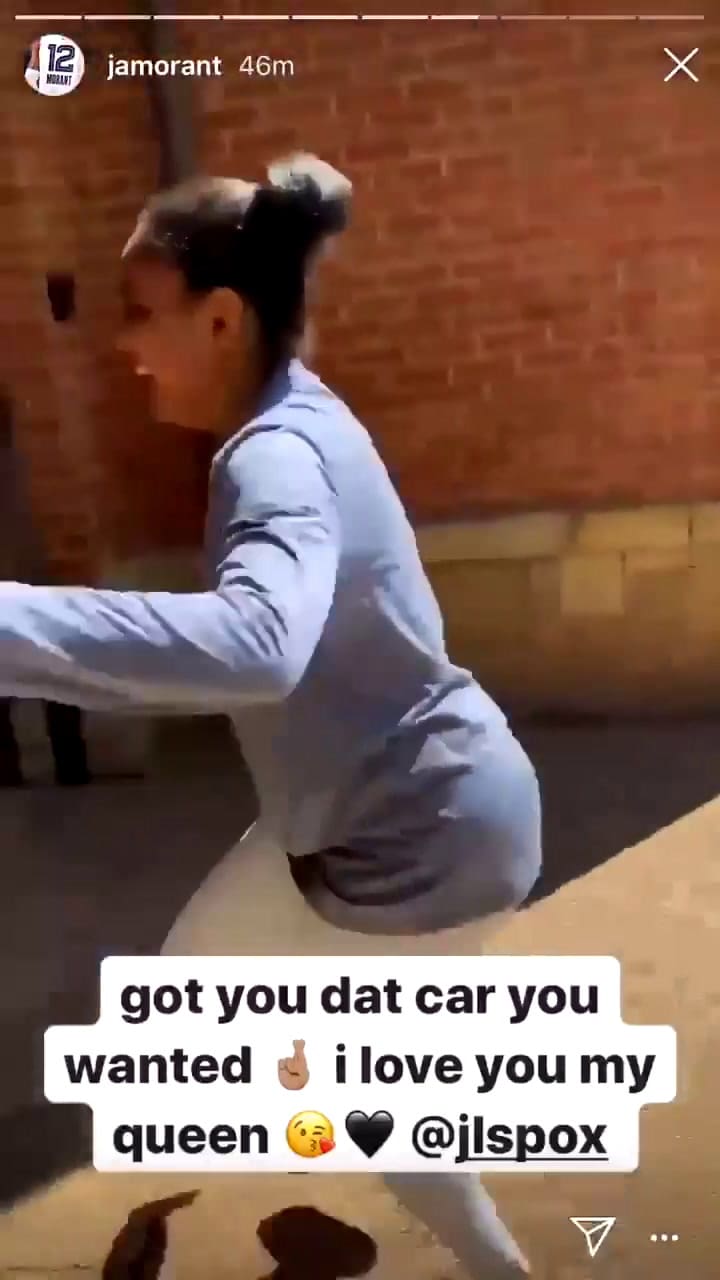 La reacción de la mamá de un NBA cuando su hijo el auto que ella quería