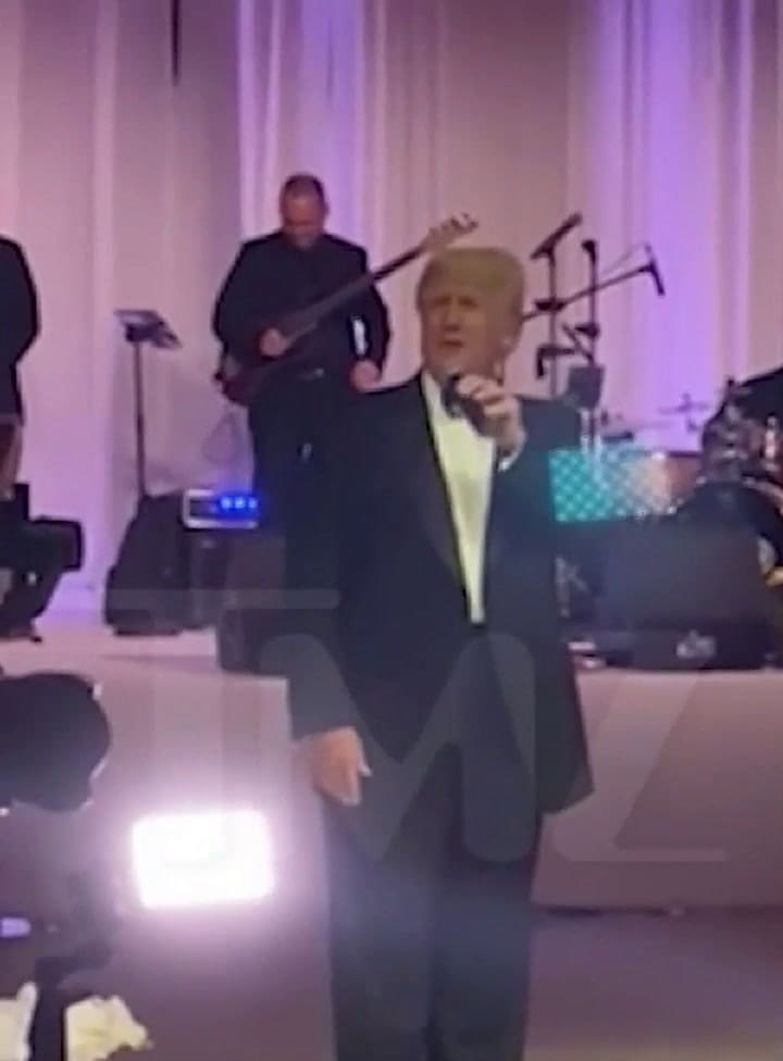 Donald Trump apareció en un casamiento, agarró el micrófono y dijo: “¿Ya me extrañan?”