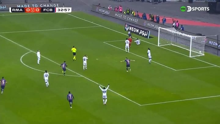 Gavi define con la pierna izquierda para el 1-0 ante el Real Madrid