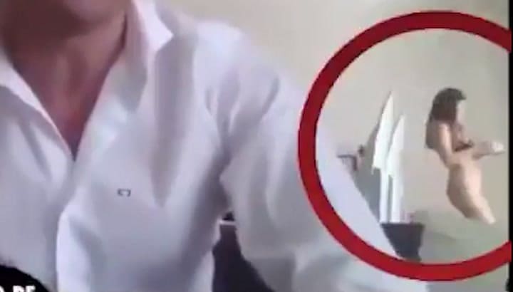 Alfonso Merlos da una nota por videollamada y su novia descubre que le es infiel en cuarentena