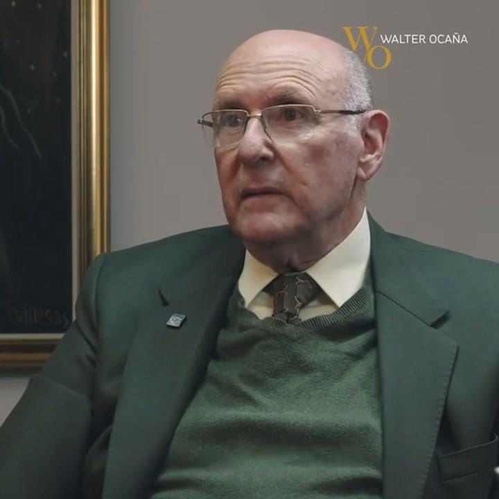 Experto explica cómo puede traducirse a la actualidad la frase "El que mucho abarca, poco aprieta"