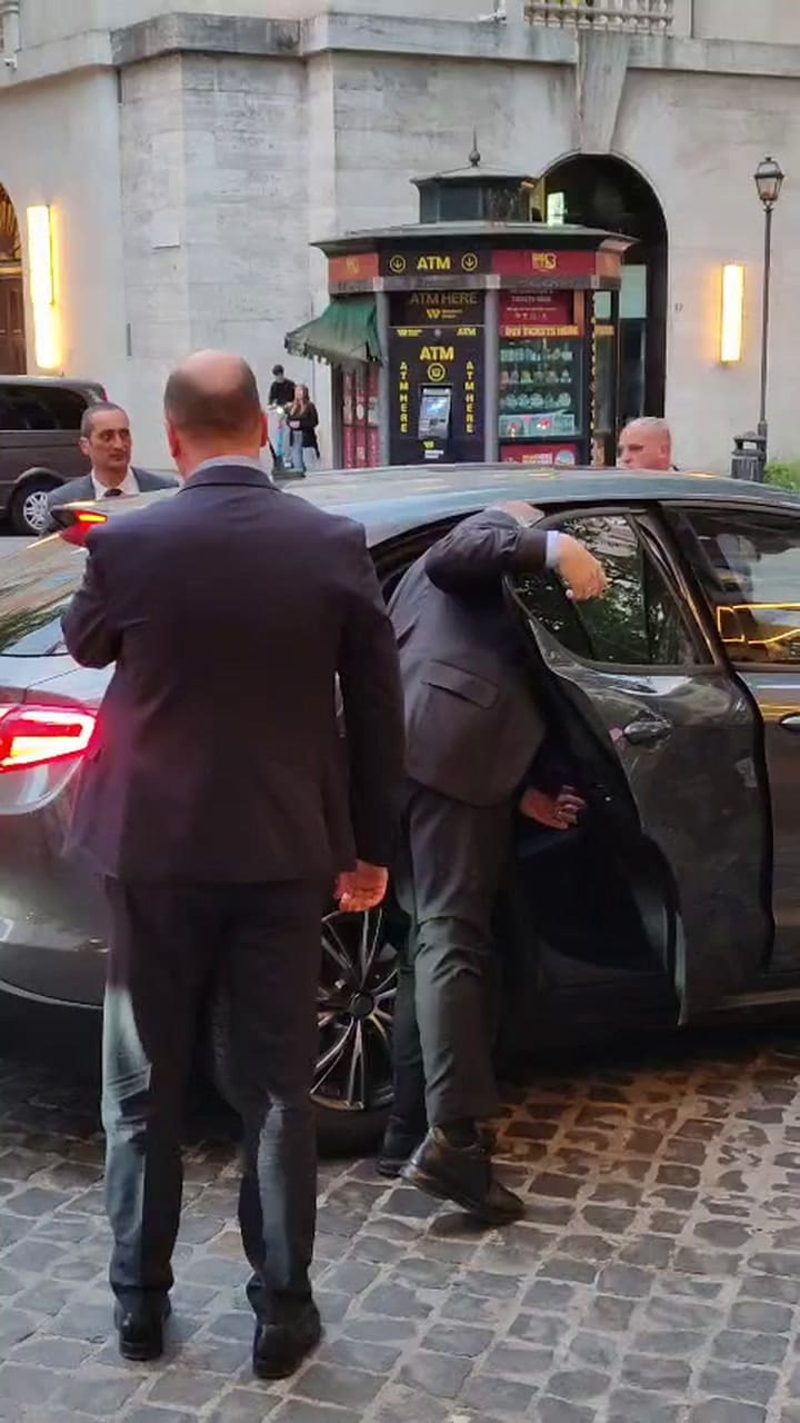 La llegada de la comitiva de Milei a Roma