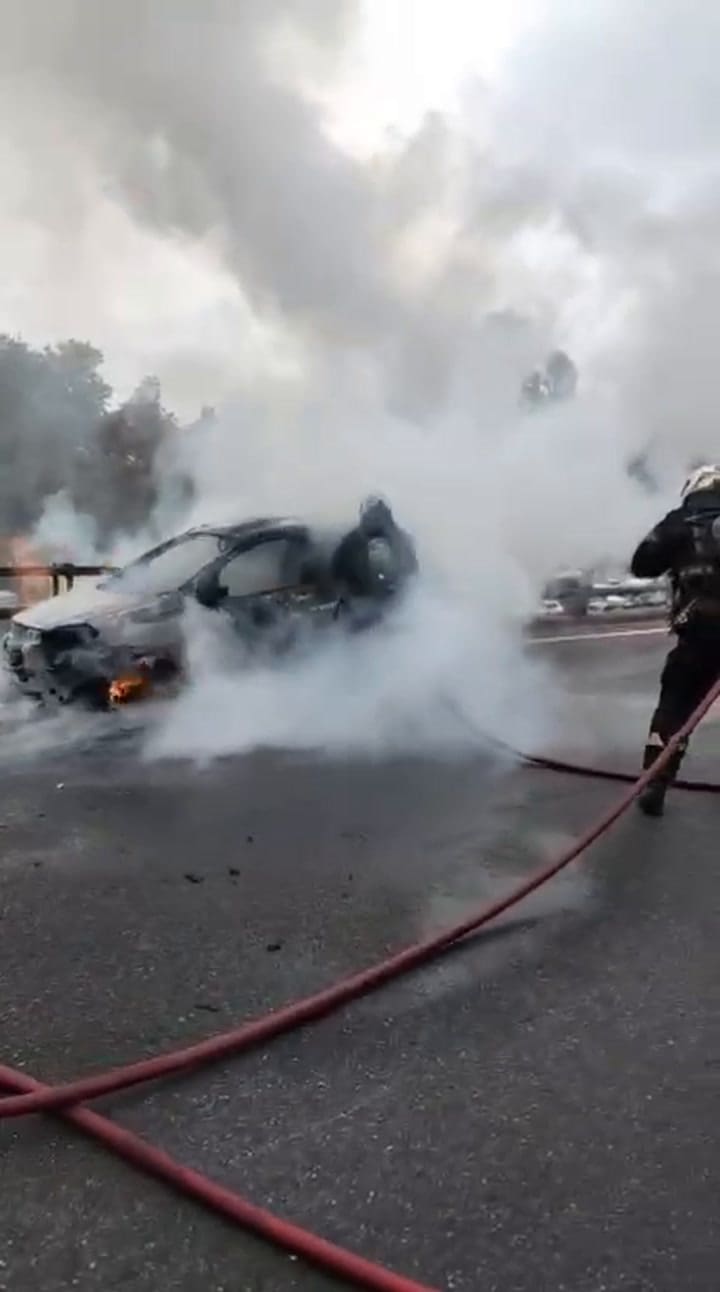Incendio del auto en Constitución