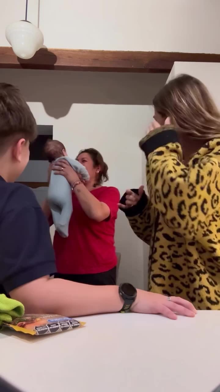 Jimena Barón eligió como madrina de Arturo a una de las personas más importantes de su vida (Video: Instagram @jmena)