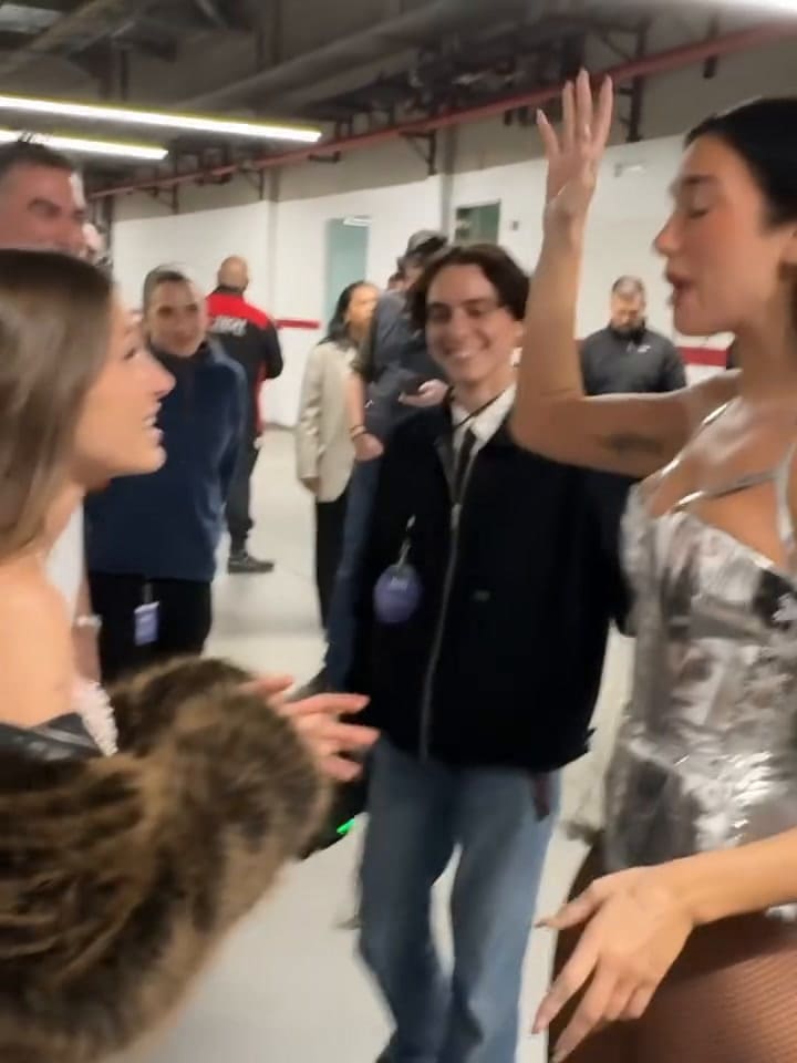 El emotivo encuentro entre Dua Lipa y Yami Safdie en River