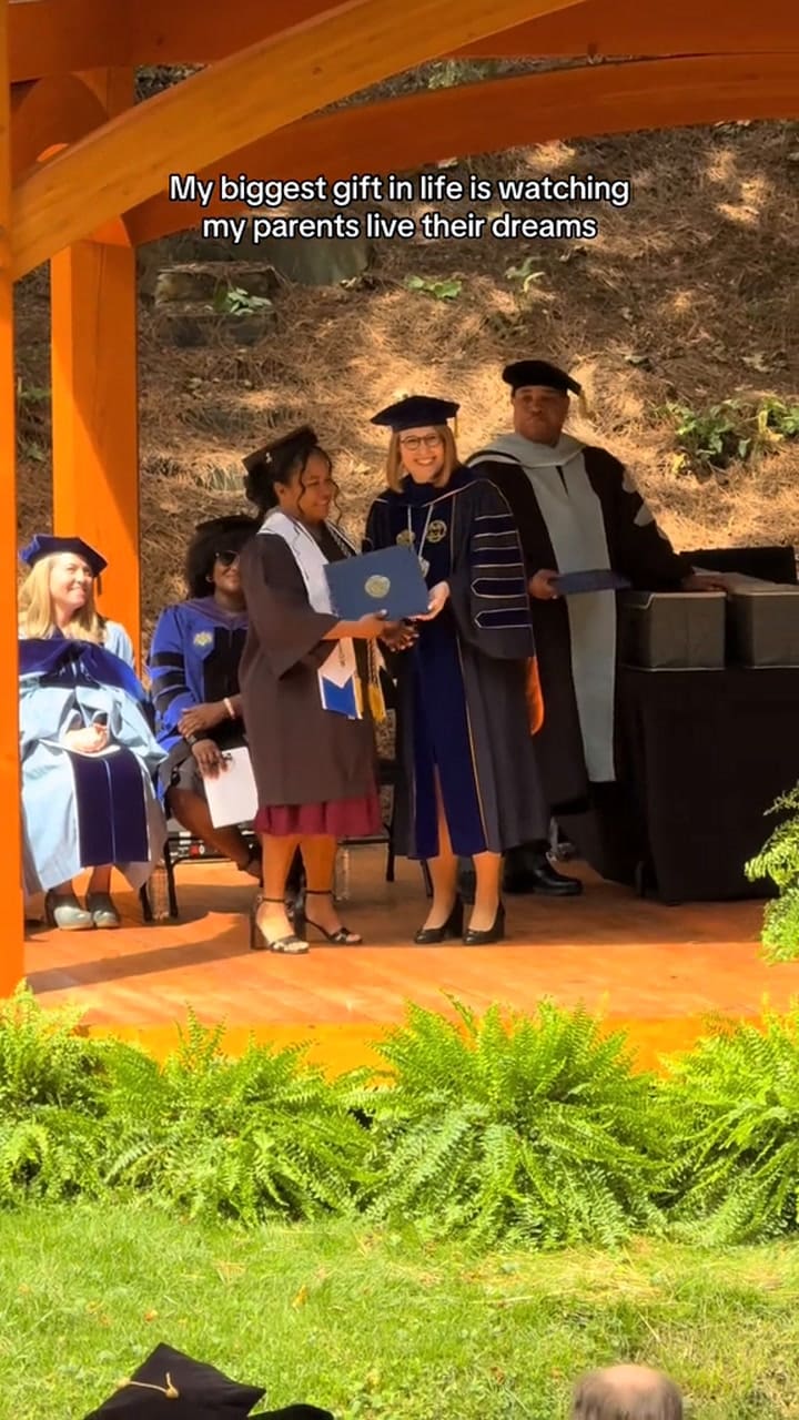 Familia Latina se gradúa al mismo tiempo.mp4