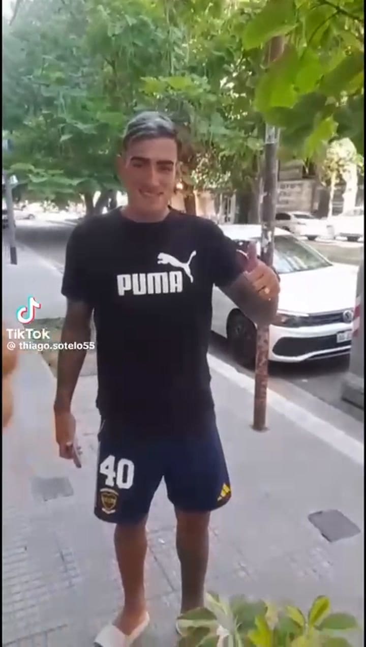 El gran gesto del defensor de Boca Lautaro Di Lollo con un vendedor ambulante