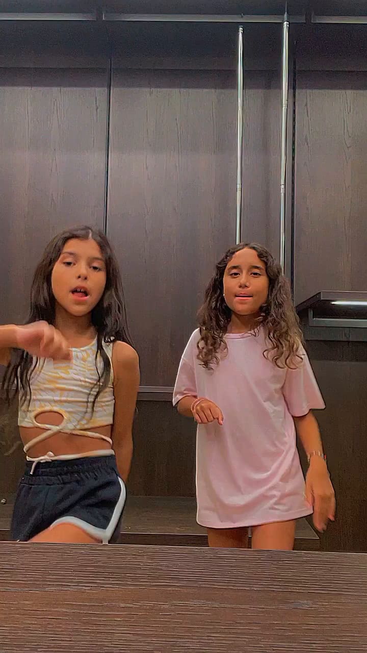 Vicky Paredes y Mía di María comparten bailes en redes sociales
