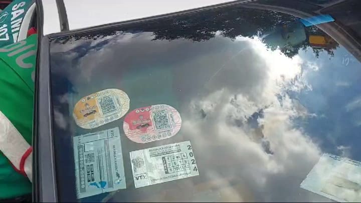 Juan B. Justo entre Padilla y Camargo. Choque colectivo linea 166 y camioneta 3