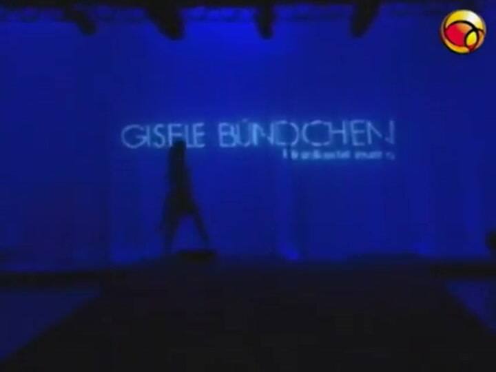 Gisele Bündchen desfila su propia marca de lencería (YouTube)