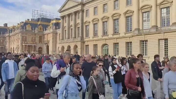 Así evacuaron el Palacio de Versalles II