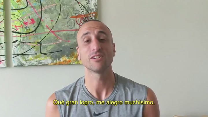 El saludo de Manu Ginóbili - Fuente: Liga Endesa