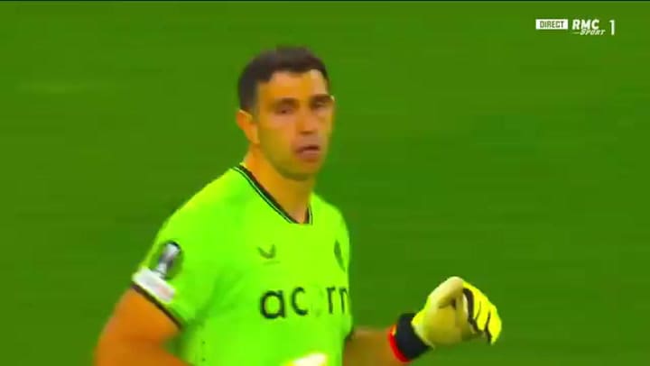 El baile del Dibu Martínez tras una atajada determinante