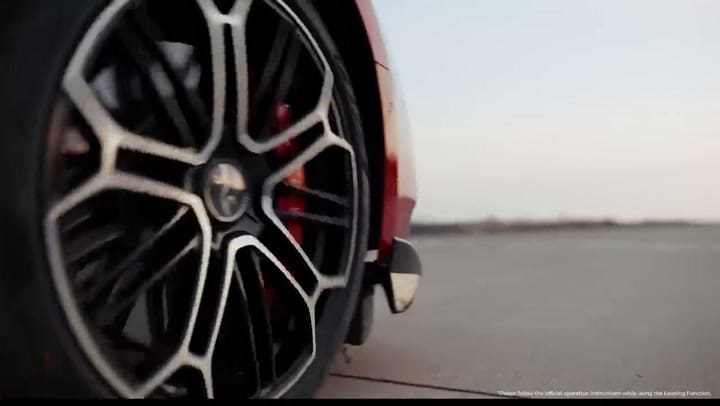 El nuevo U9 Yangwang saltando un pozo de más de dos metros