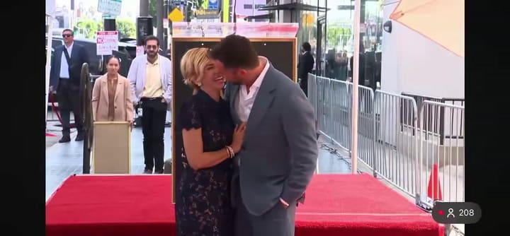 Noah Wyle y su esposa protagonizaron un romántico momento