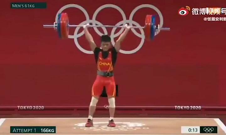 Li Fabin, el pesista que sorprendió con su técnica peculiar