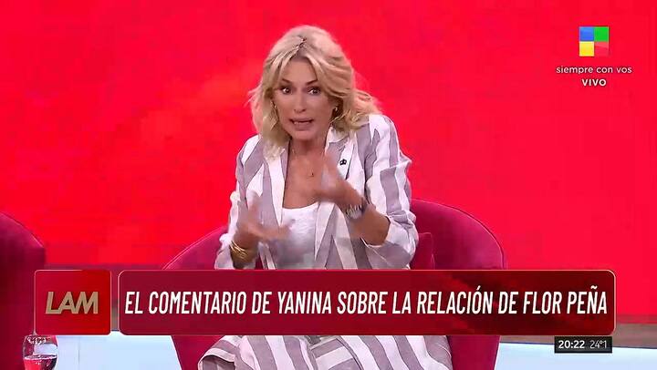 Yanina Latorre apunto contra Flor Pena