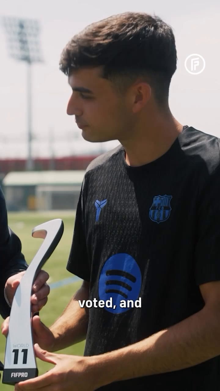 Pedri recibió este año el premio del World 11 al aparecer en el equipo ideal en 2025