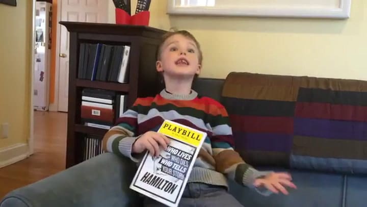 Iain Armitage y su crítica de Hamilton