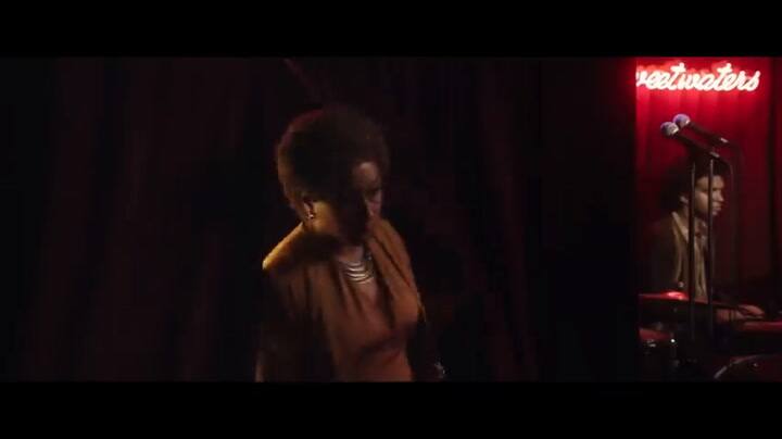 I Wanna Dance With Somebody: trailer oficial de una película necesaria