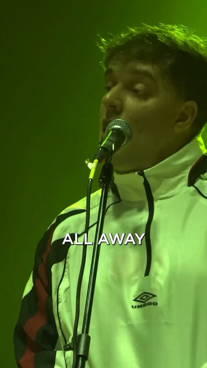 Lucas Lauriente canta Oasis