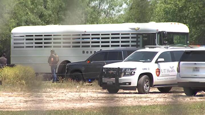 Detienen a la banca que habría traficado a los 53 migrantes que murieron asfixiados en Texas