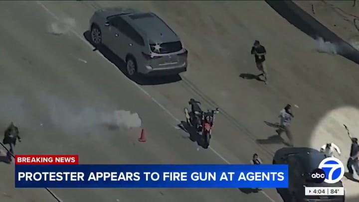 El FBI ofrece US$50.000 por la captura de este hombre que habría disparado contra el ICE en California