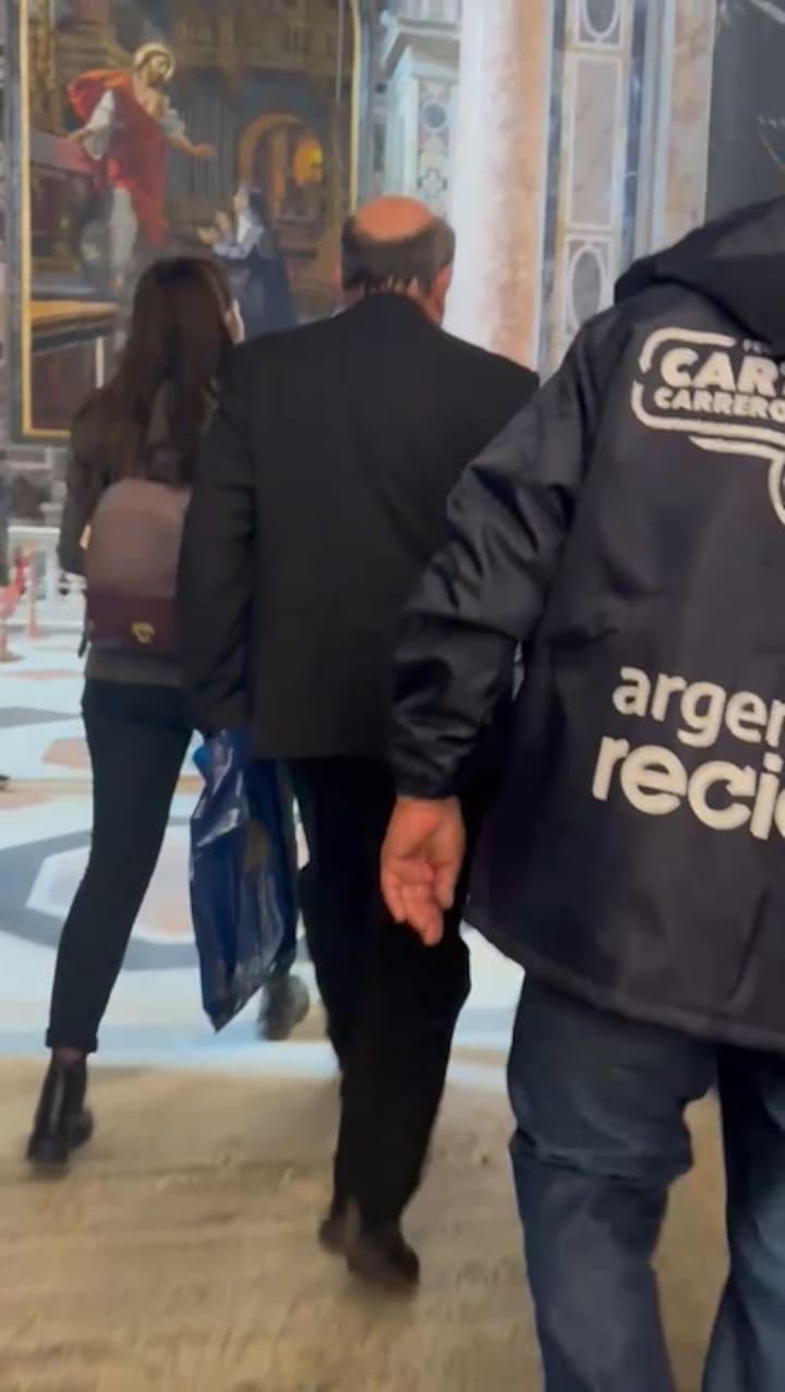 El cartonero Sergio Sánchez se despide del papa Francisco