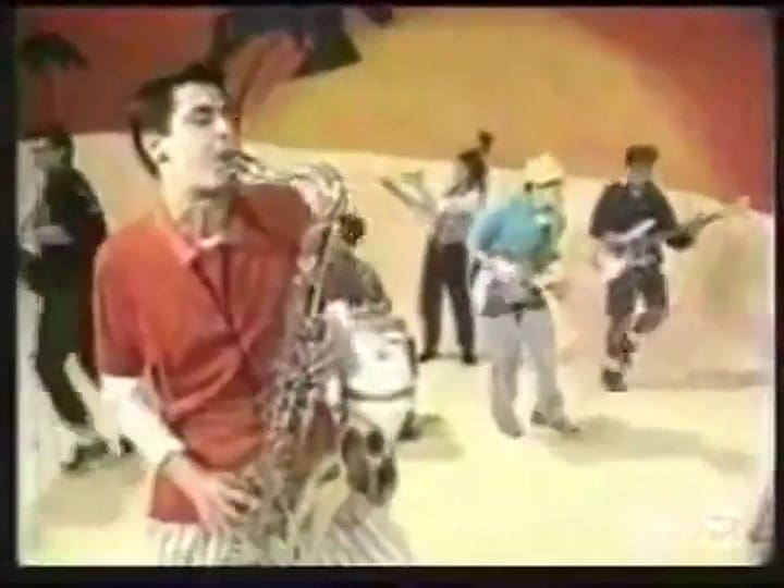 El ritual de la banana - Los Pericos - Fuente: YouTube