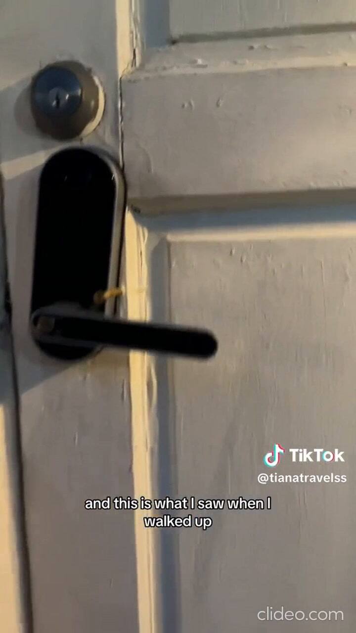 Reservó un Airbnb y cuando llegó al lugar se horrorizó con lo que vio: terminó durmiendo en el auto