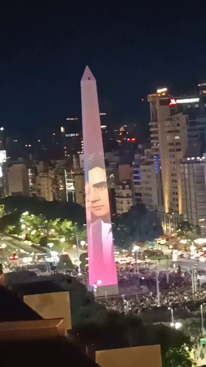 Mapping por los 90 años del obelisco
