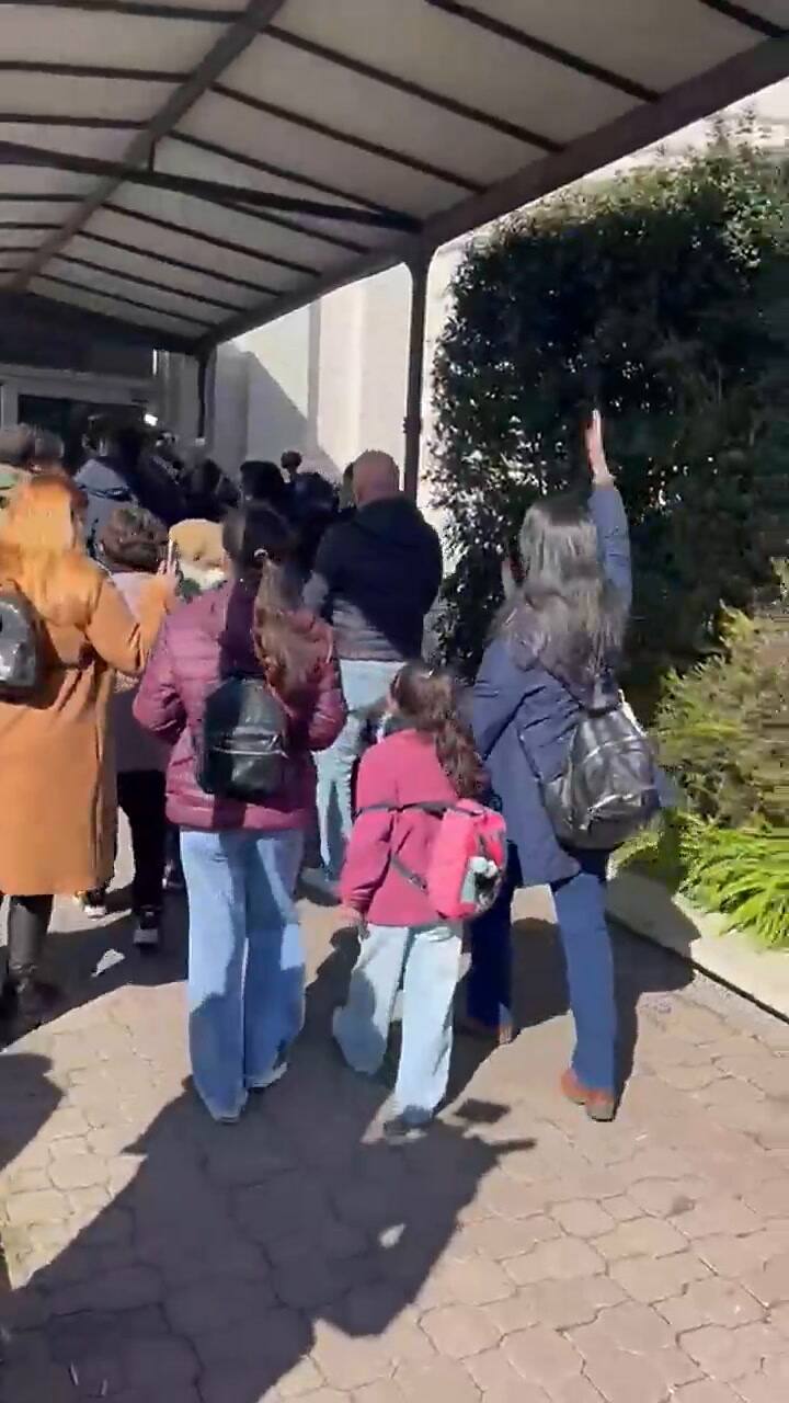 La gente ovacionó a Mauricio Macri al ingresar al restaurante Central