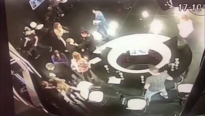 El momento del acoso de Ari Paluch a la microfonista