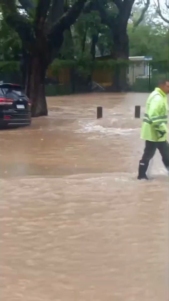 Se rompió un caño de agua en Belgrano