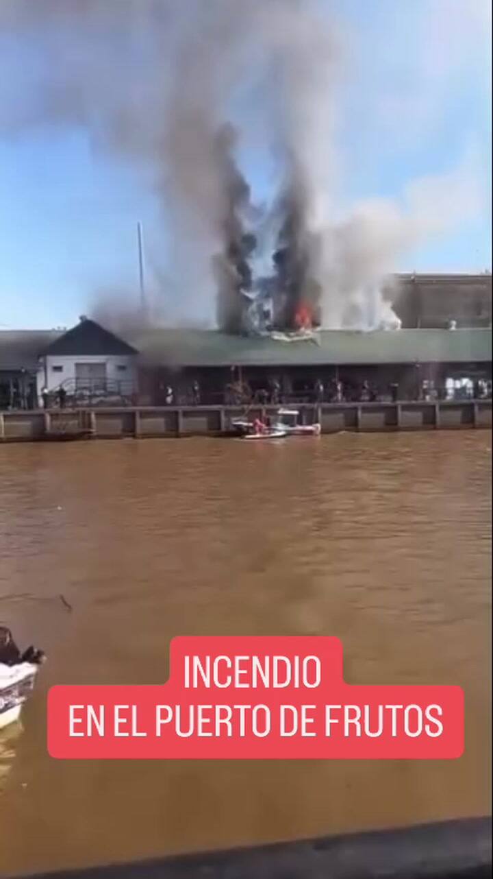 Incendio En El Puerto De Frutos, Bomberos Trabajan En El LugarGracias Por El Vídeo @Dany80man