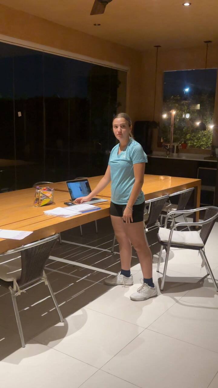 Sofía Solá, la hija de Maru Botana, mostró en un video lo que sucede cuando llega a su casa