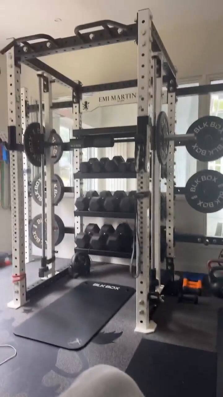 El aparato de gimnasio personalizado del Dibu Martínez