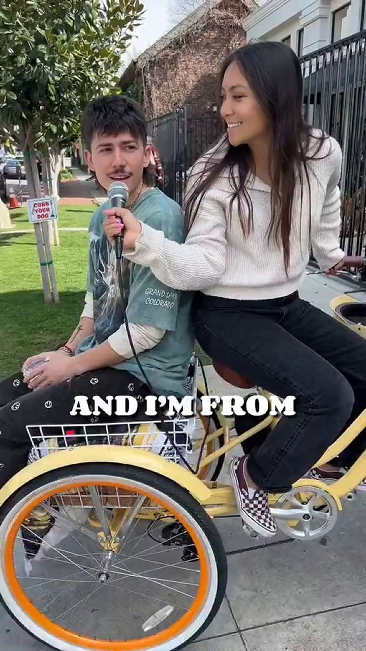 Es argentino, vive en Estados Unidos y se volvió viral por cantar “Muchachos” a bordo de una tricicl