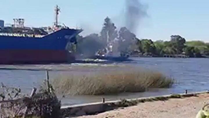 Se hundió un barco en el puerto de La Plata 1