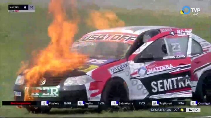 Susto para el hermano del 'Dibu' Martínez: se incendió el auto en carrera de la Copa Bora