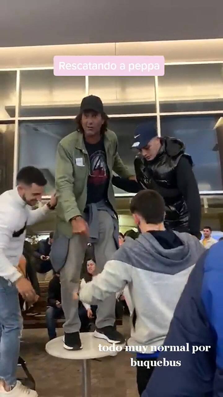 Los momentos previos al rescate de Peppa Pig en la terminal de Buquebús.