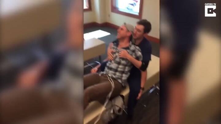 Hombre experimenta dolor de parto