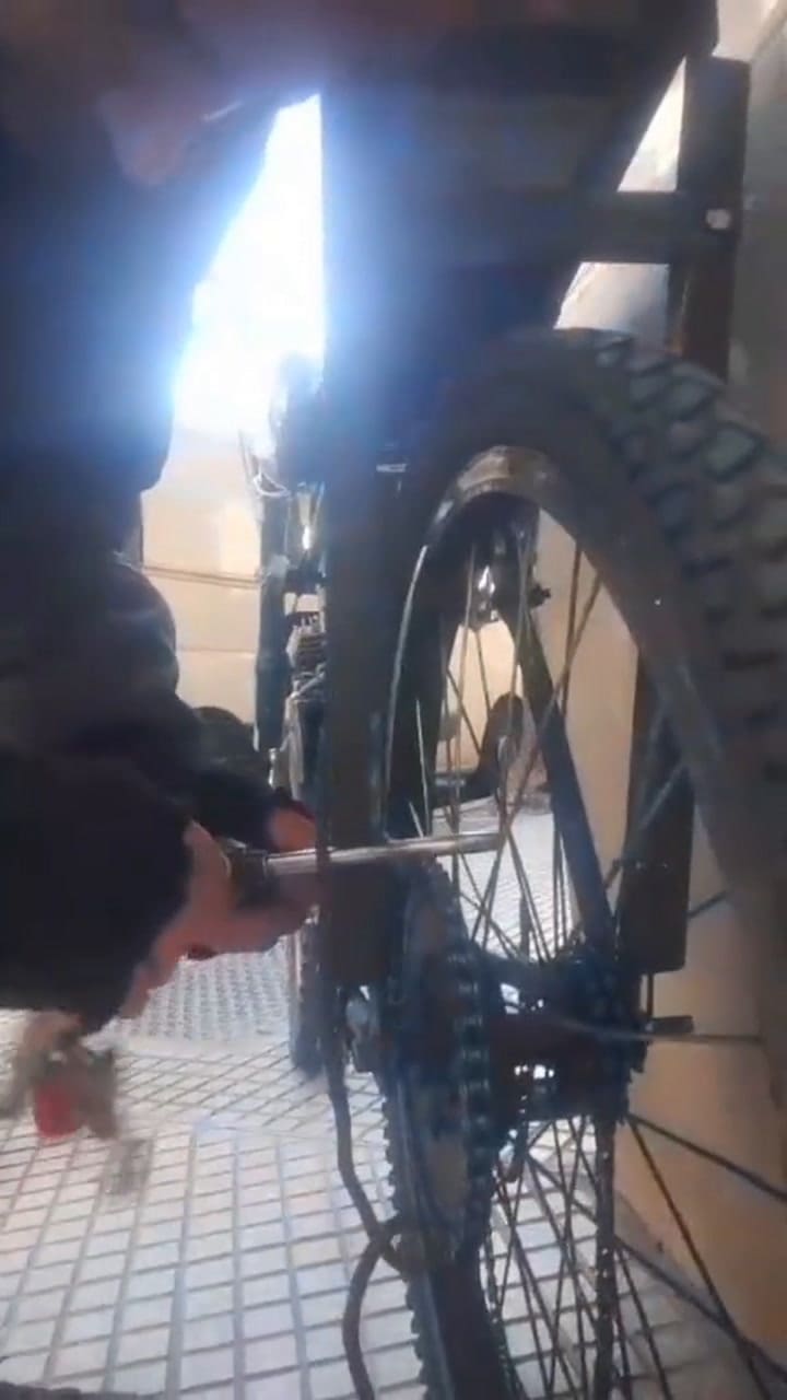 El delivery encontró al dueño de la bicimoto