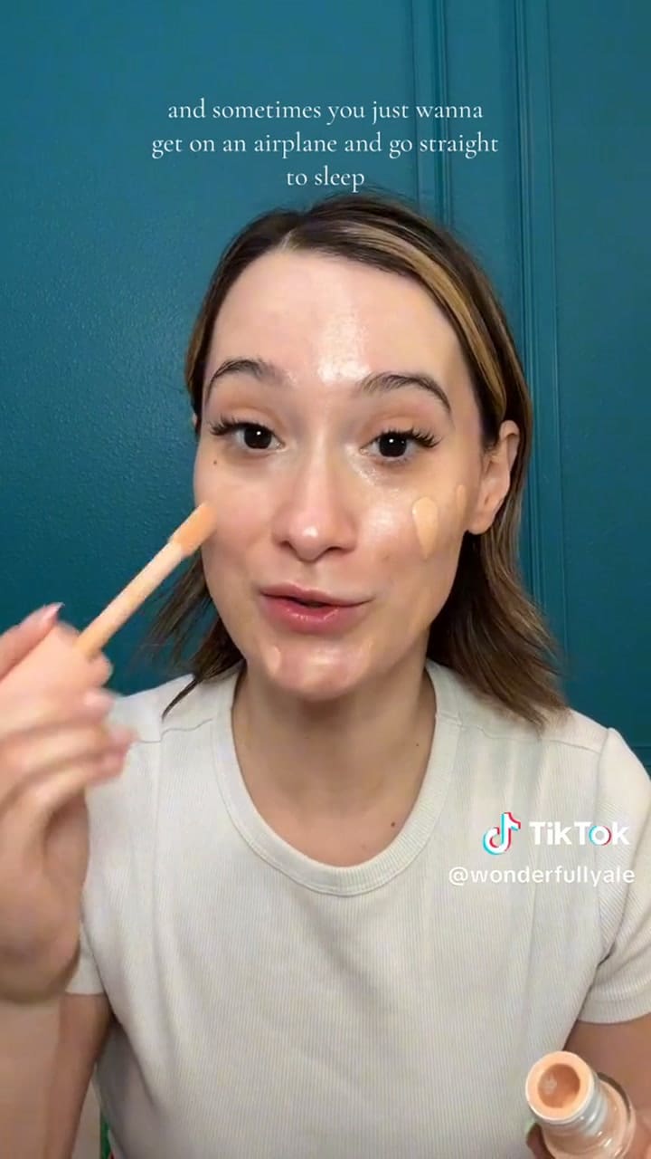 Es azafata y revela por qué los pasajeros de un avión nunca deben