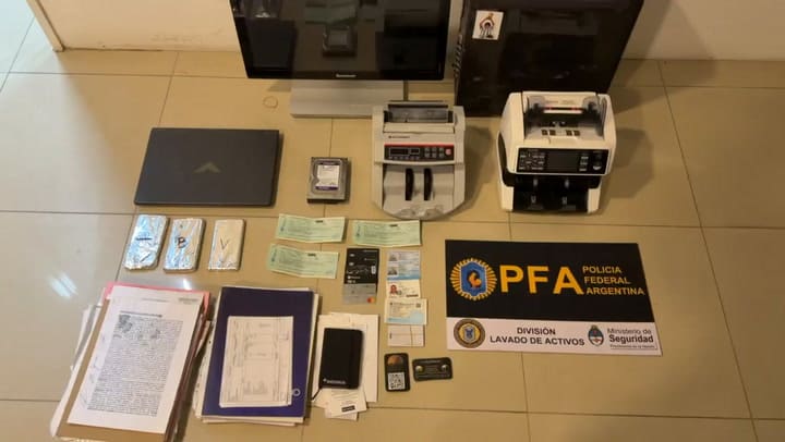Padre e hijo detenidos por lavado de activos