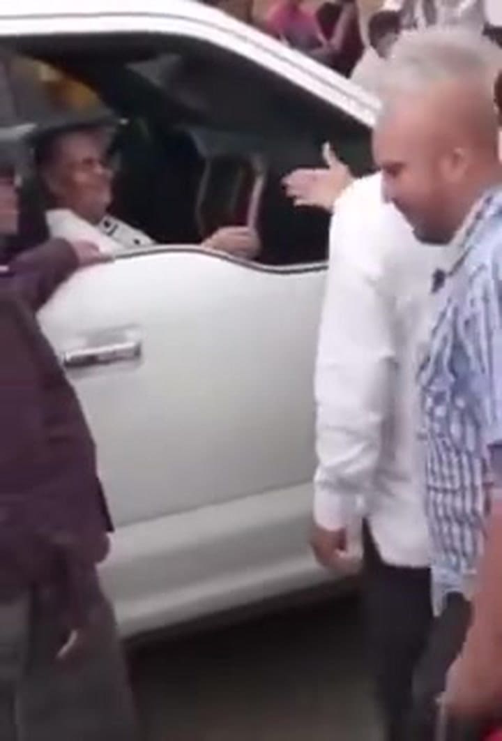 El saludo de Andrés Manuel López Obrador a Consuelo Loera López, madre de Joaquín "El Chapo" Guzmán